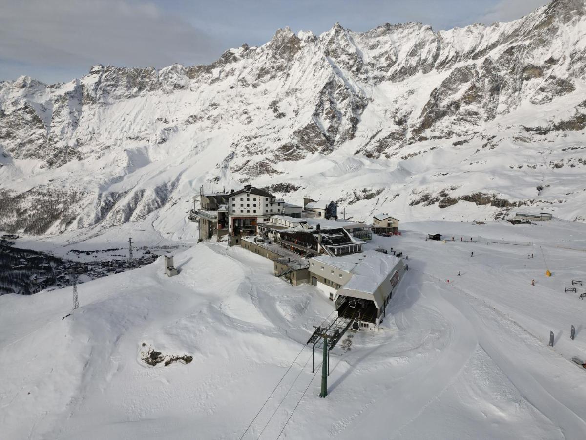 Hotel Lo Stambecco Breuil-Cervinia Bagian luar foto