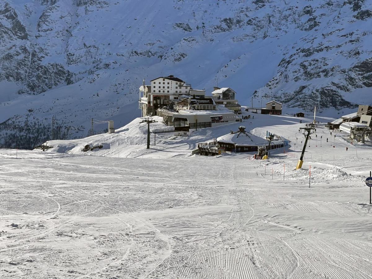 Hotel Lo Stambecco Breuil-Cervinia Bagian luar foto