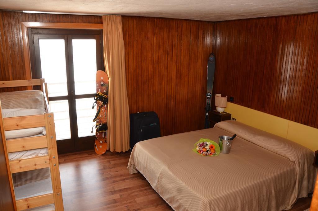 Hotel Lo Stambecco Breuil-Cervinia Bagian luar foto