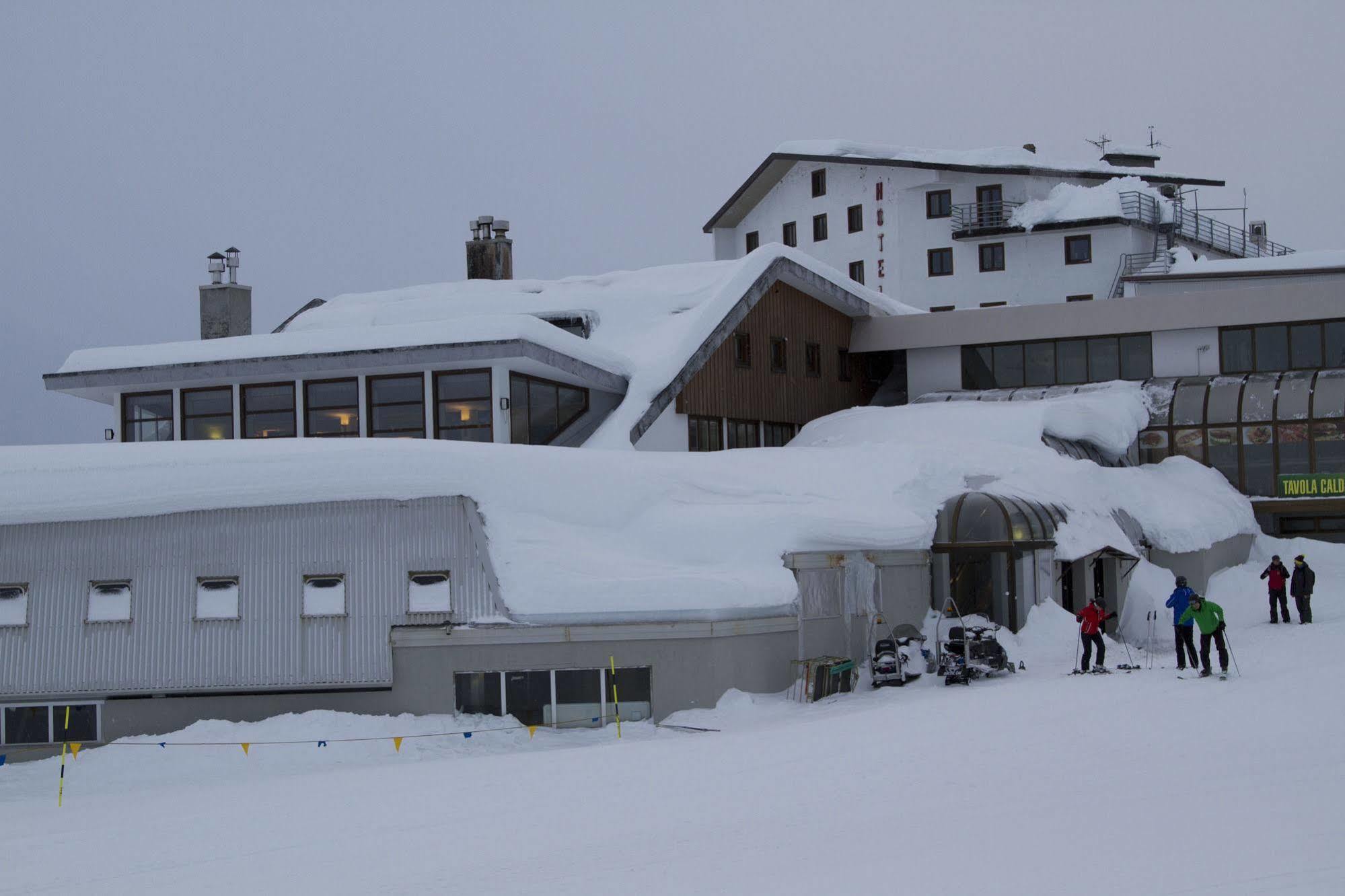 Hotel Lo Stambecco Breuil-Cervinia Bagian luar foto
