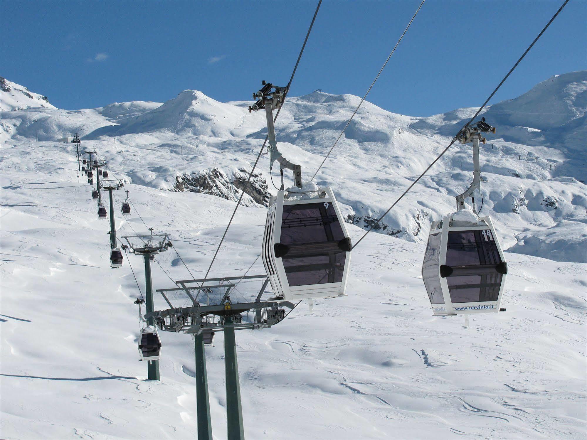 Hotel Lo Stambecco Breuil-Cervinia Bagian luar foto