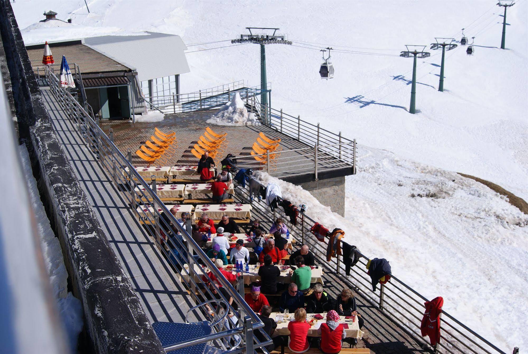 Hotel Lo Stambecco Breuil-Cervinia Bagian luar foto