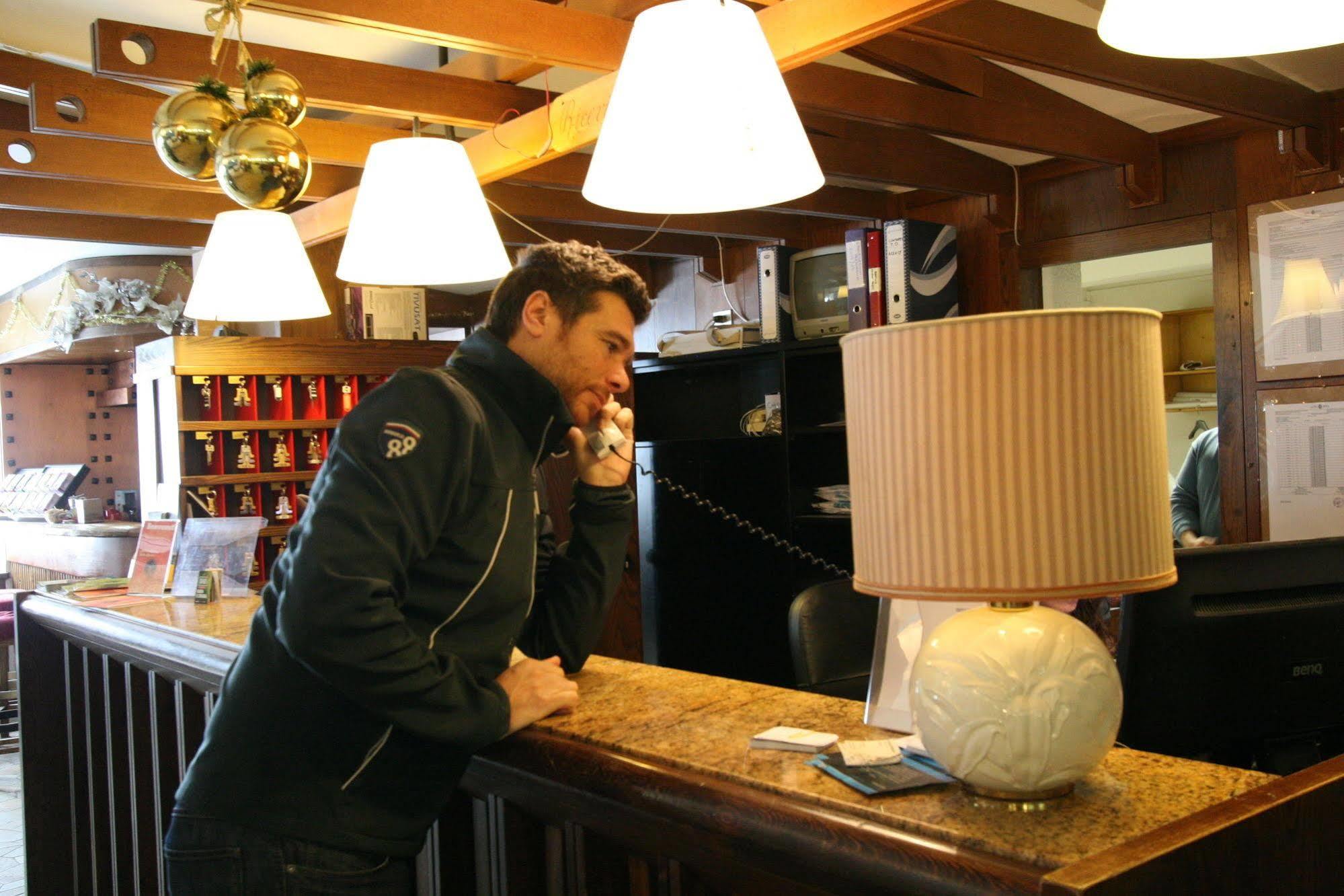 Hotel Lo Stambecco Breuil-Cervinia Bagian luar foto