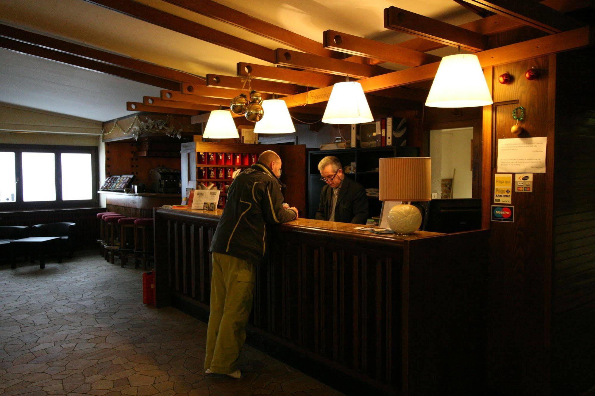Hotel Lo Stambecco Breuil-Cervinia Bagian luar foto