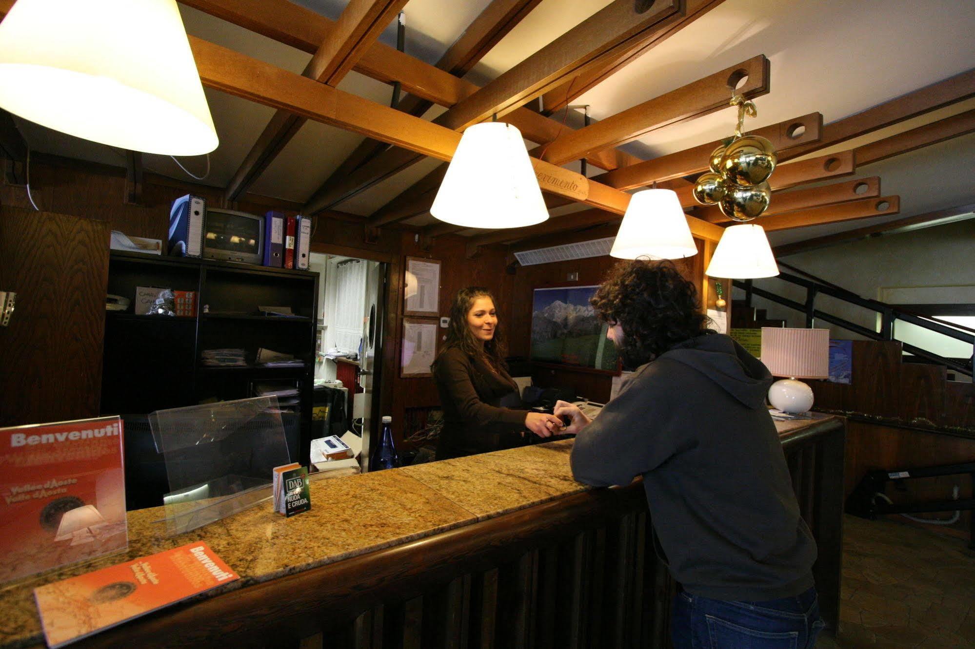 Hotel Lo Stambecco Breuil-Cervinia Bagian luar foto