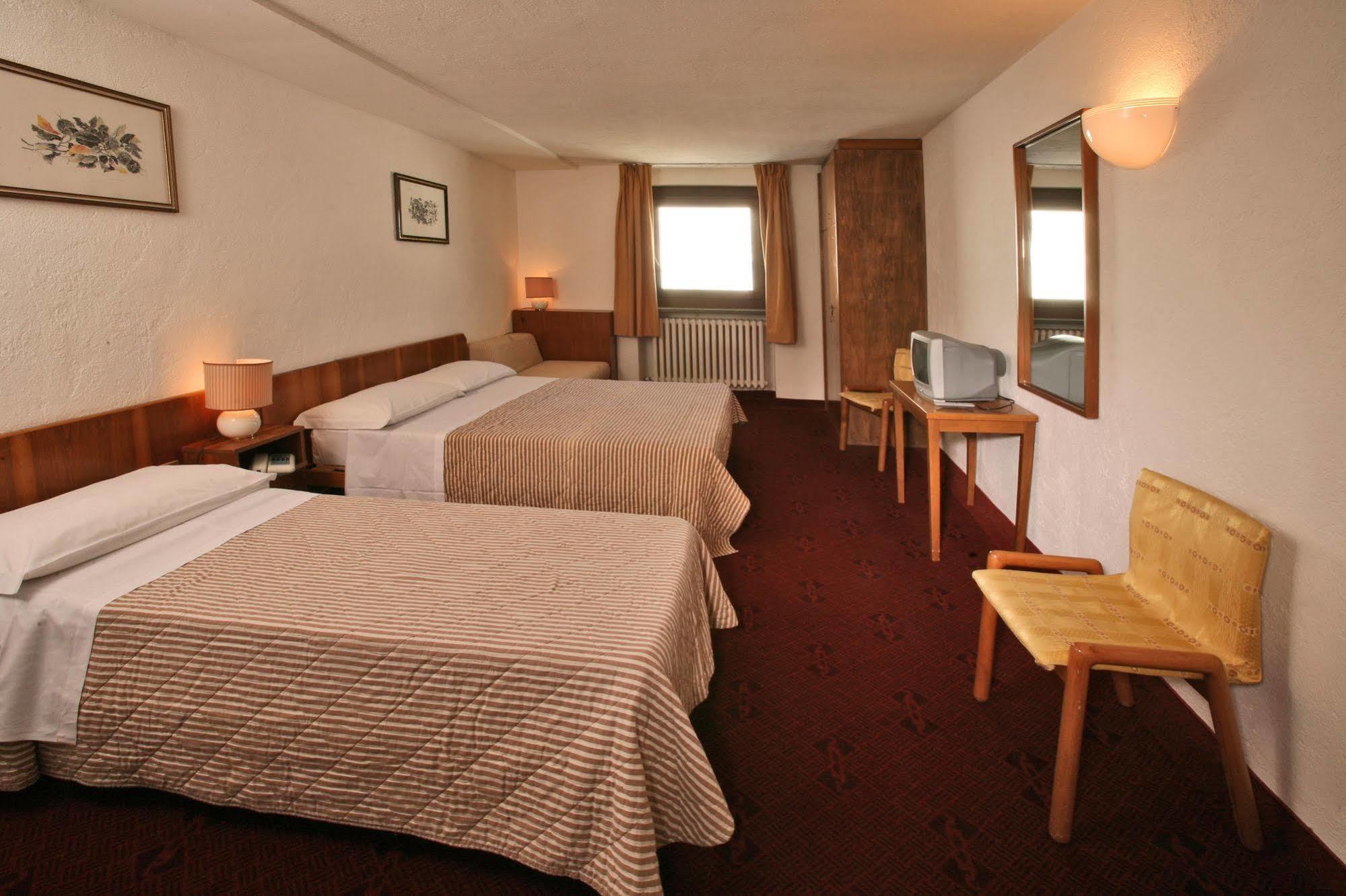 Hotel Lo Stambecco Breuil-Cervinia Bagian luar foto