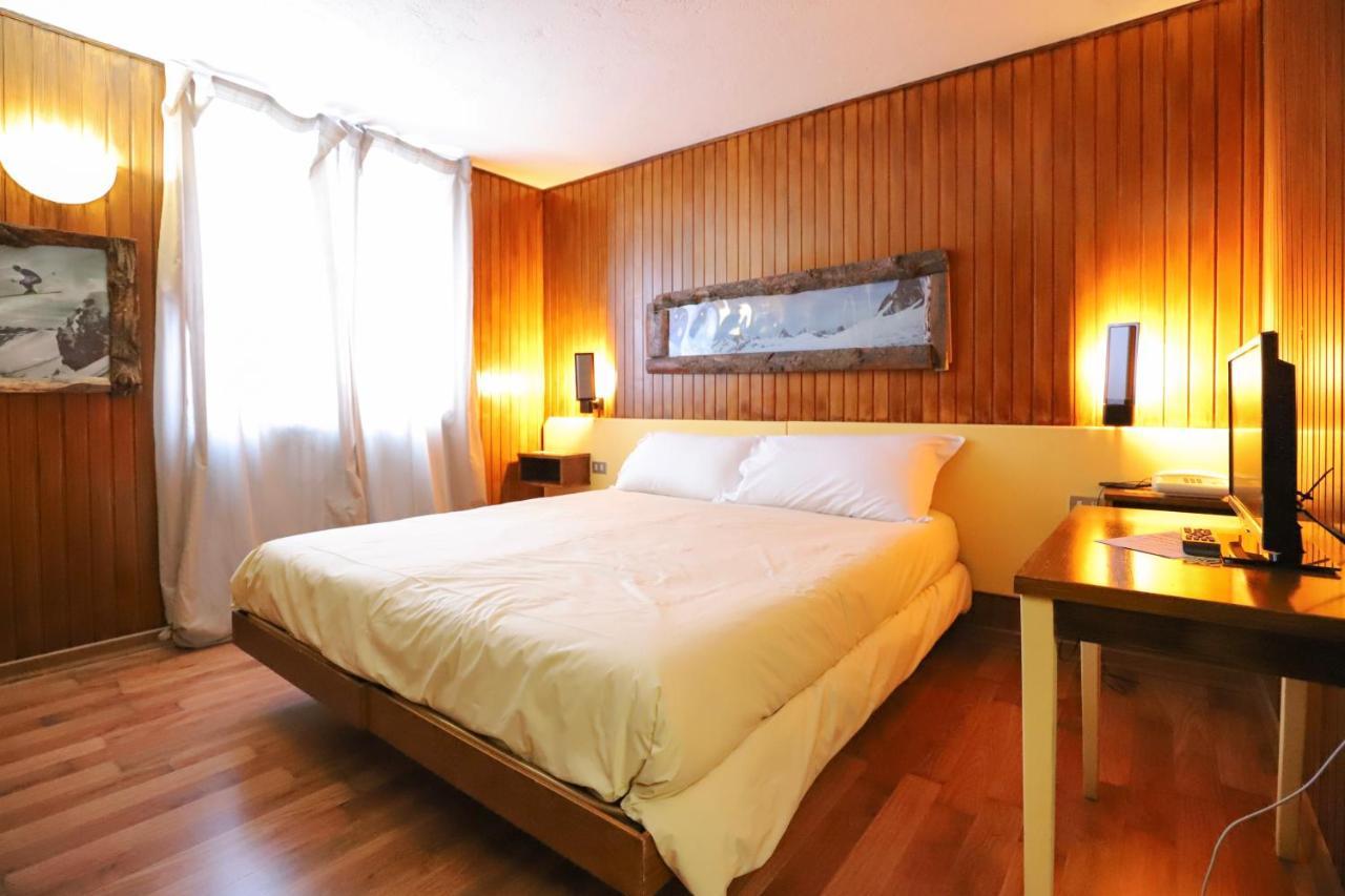 Hotel Lo Stambecco Breuil-Cervinia Bagian luar foto
